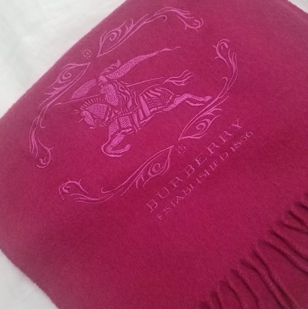 Burberry 100% cashmere scarf